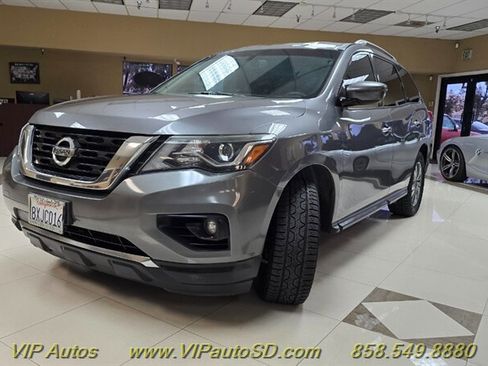 Used 2020 Nissan Pathfinder SV AWD/4WD image 2