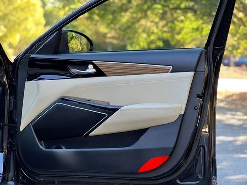 Used 2019 Kia Cadenza Premium image 25