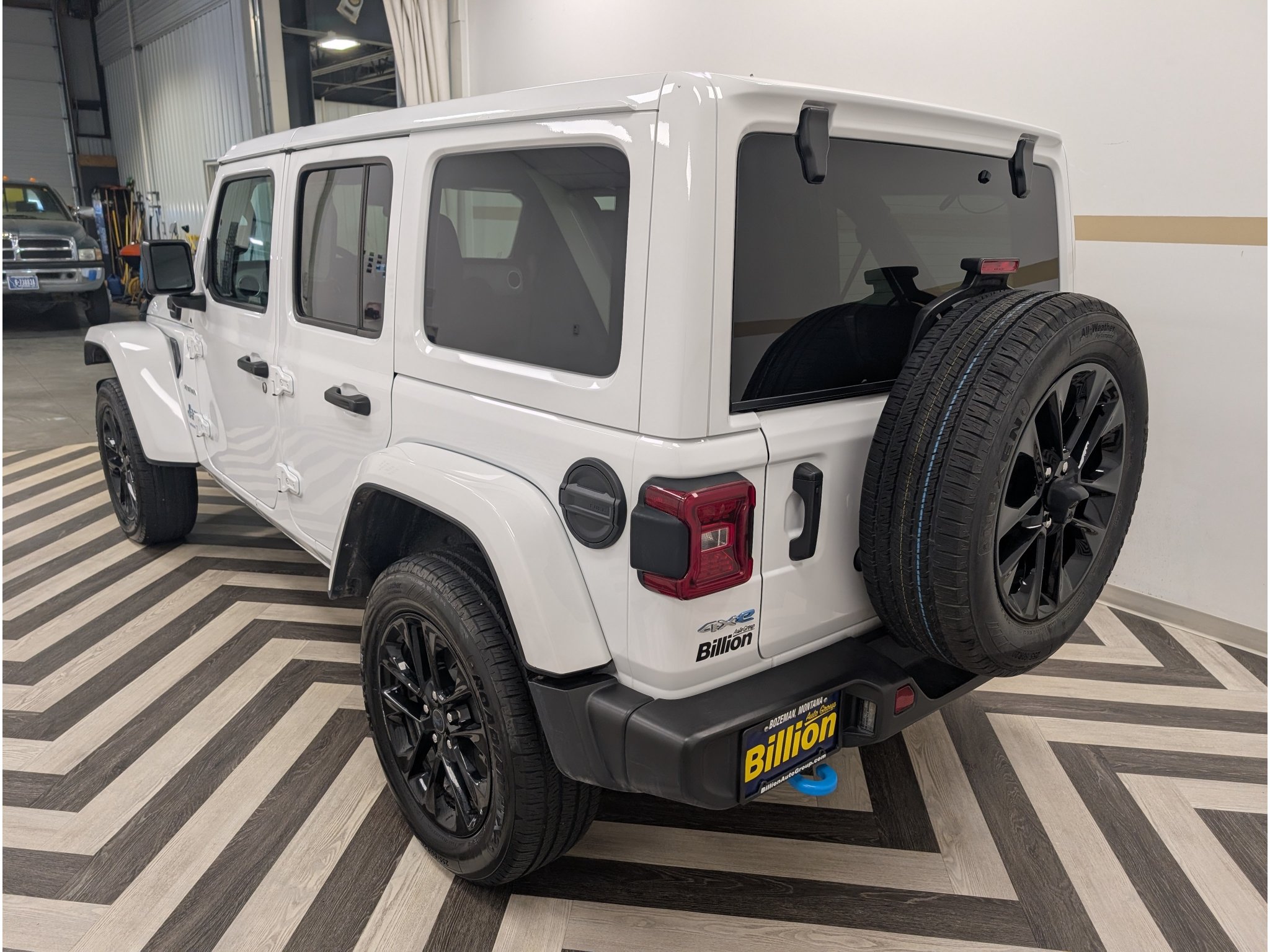 Used 2024 Jeep Wrangler Unlimited Sahara AWD/4WD image 23