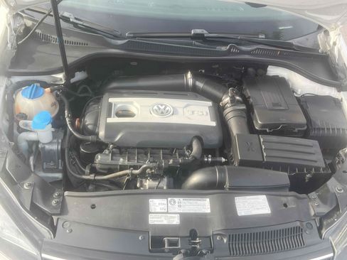 Used 2012 Volkswagen Golf 4-Door FWD image 18
