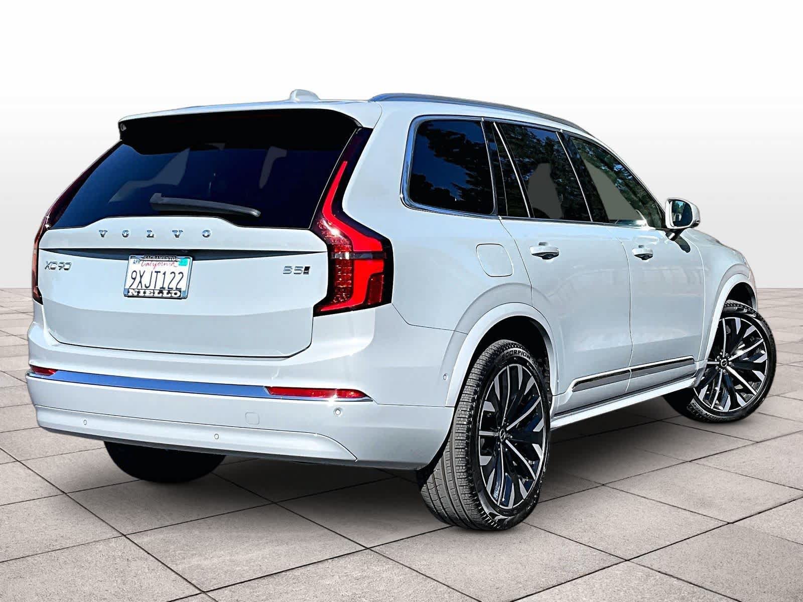 Used 2026 Volvo XC90 B5 Plus w/ Protection Package AWD/4WD image 17