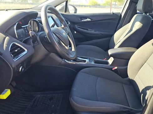 Used 2018 Chevrolet Cruze LT w/ Sun And Sound Package FWD image 8