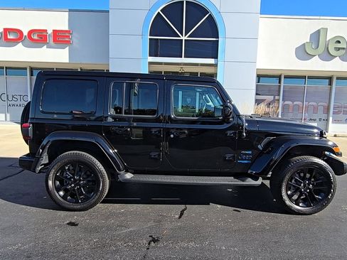 Used 2021 Jeep Wrangler Unlimited Sahara image 9