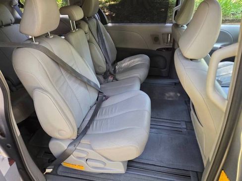Used 2012 Toyota Sienna XLE w/ Premium Pkg FWD image 12