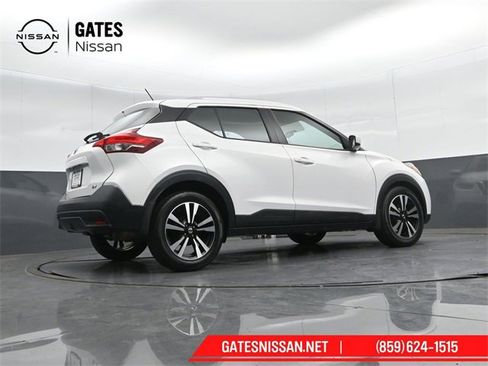 Used 2018 Nissan Kicks SV image 32