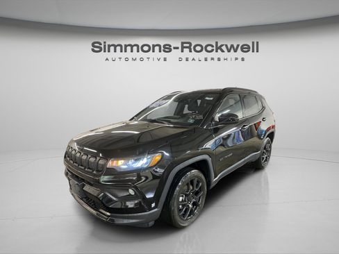 Used 2022 Jeep Compass Altitude w/ Convenience Group image 1