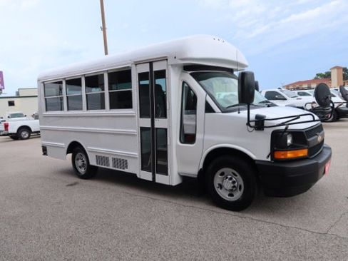 Used 2017 Chevrolet Express 3500 w/ School Bus Package image 3