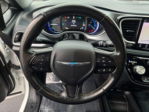 Used 2021 Chrysler Pacifica Touring-L w/ Uconnect Theater Family Group FWD image 54