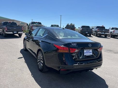 Used 2025 Nissan Altima 2.5 SV FWD image 6