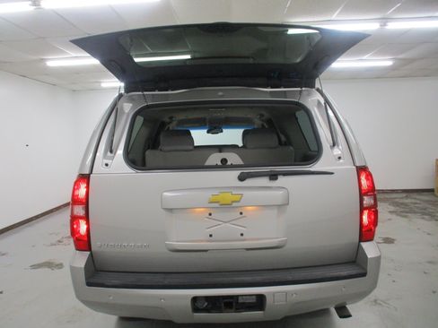 Used 2007 Chevrolet Suburban 2500 LT w/ LT Preferred Equipment Group AWD/4WD image 13