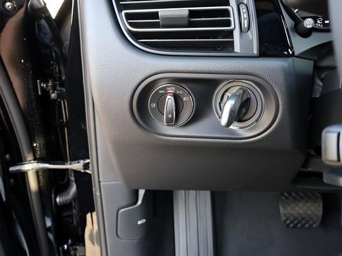 Certified 2026 Porsche Macan image 33