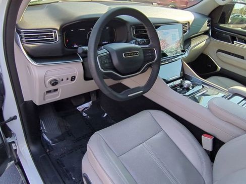 Certified 2023 Jeep Wagoneer 4WD w/ Premium Group I image 12