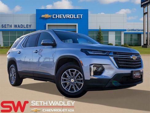 Used 2022 Chevrolet Traverse LT image 1