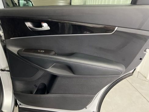 Used 2018 Kia Sorento LX w/ LX V6 Convenience Package image 18