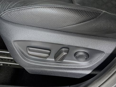 Used 2021 Toyota C-HR Limited image 16