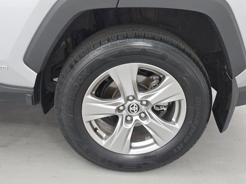 Used 2024 Toyota RAV4 XLE AWD/4WD image 30