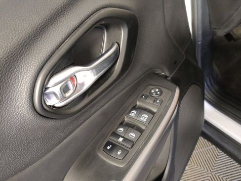 Used 2022 Jeep Cherokee Latitude Lux AWD/4WD image 27
