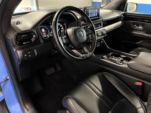 Used 2025 Honda Pilot TrailSport image 19