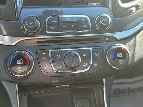 Used 2015 Chevrolet Impala LT w/ Convenience Package image 22