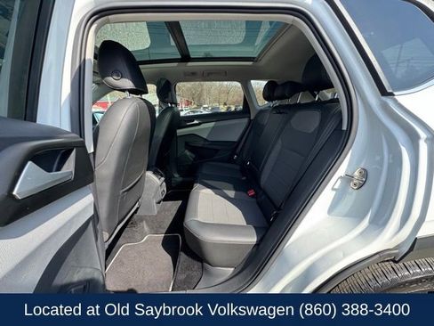 Certified 2023 Volkswagen Taos SE w/ Panoramic Sunroof Package image 9
