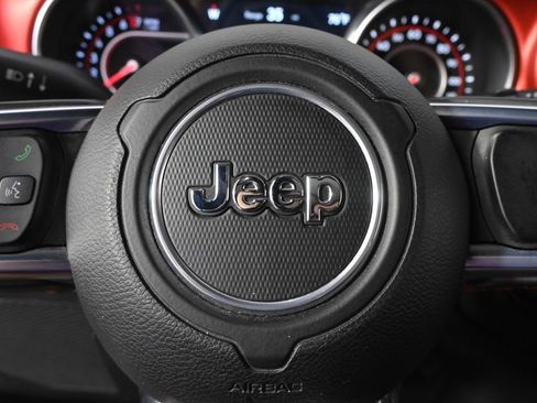 Used 2018 Jeep Wrangler Unlimited Rubicon AWD/4WD image 38