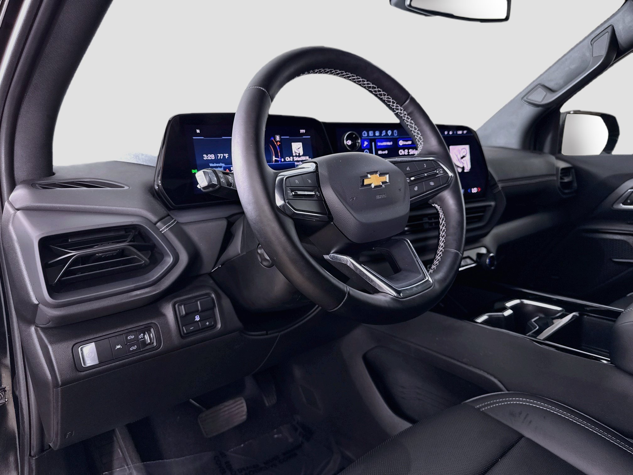 Used 2025 Chevrolet Silverado EV LT AWD/4WD image 11