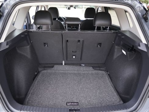 Certified 2024 Volkswagen Taos SE FWD image 30