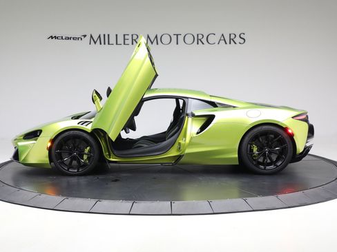 Used 2024 McLaren Artura image 15
