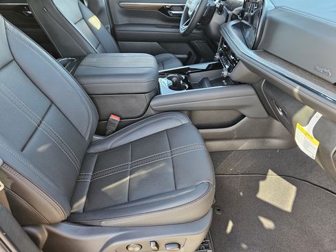 New 2026 Chevrolet Suburban High Country AWD/4WD image 10