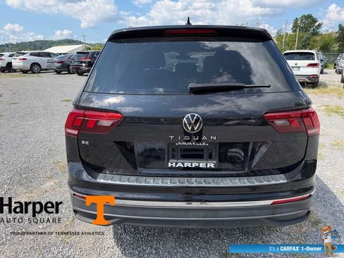 Used 2023 Volkswagen Tiguan SE w/ Panoramic Sunroof Package FWD image 4