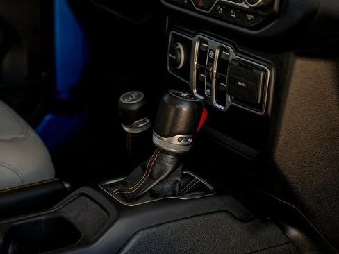 Used 2021 Jeep Wrangler Unlimited Sahara image 32