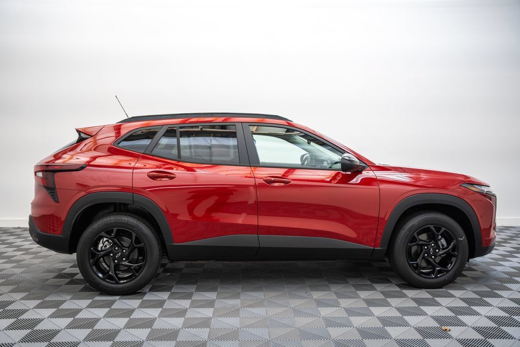 New 2026 Chevrolet Trax LT w/ Sunroof Package FWD image 4