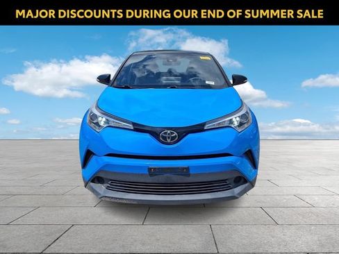 Used 2019 Toyota C-HR XLE FWD image 3