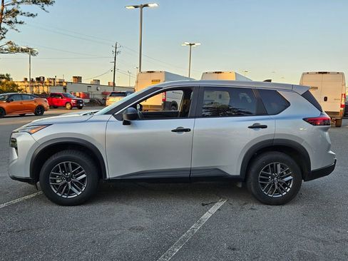 Used 2024 Nissan Rogue S image 4