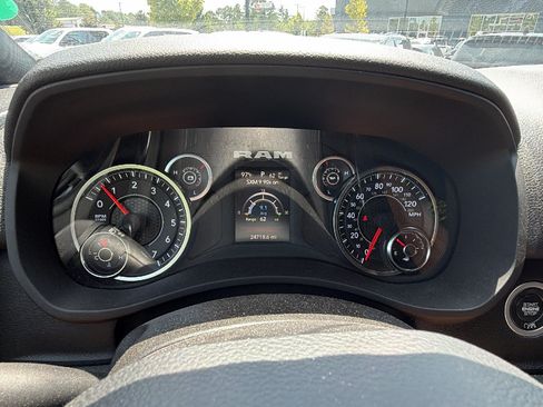 Used 2024 RAM 2500 Big Horn w/ Sport Appearance Package AWD/4WD image 29