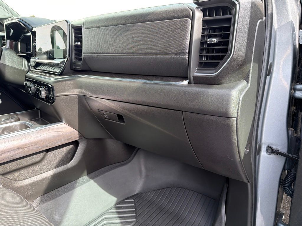 Used 2023 Chevrolet Silverado 1500 LTZ AWD/4WD image 40