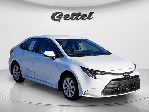 Used 2024 Toyota Corolla LE image 2