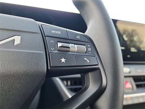 New 2025 Kia K4 LXS image 23