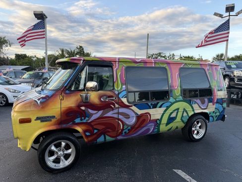 Used 1992 Chevrolet G20 image 3