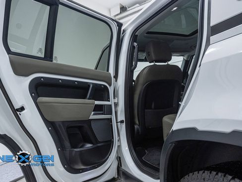 Used 2023 Land Rover Defender 110 S image 23