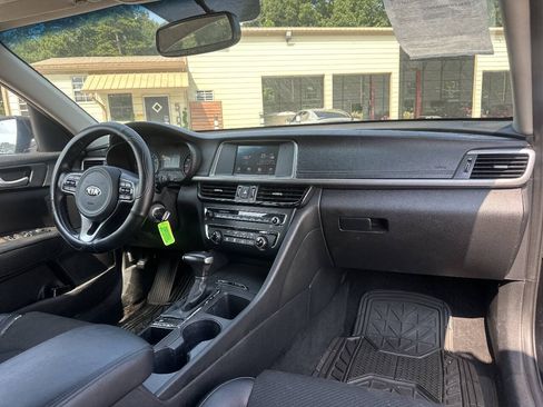 Used 2018 Kia Optima S FWD image 28