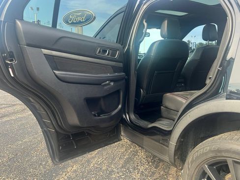 Used 2018 Ford Explorer XLT w/ Equipment Group 202A AWD/4WD image 27