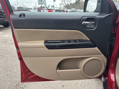 Used 2016 Jeep Patriot High Altitude AWD/4WD image 16