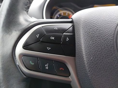 Used 2019 Jeep Cherokee Latitude Plus w/ Comfort/Convenience Group image 33