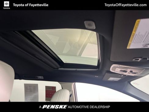 Used 2026 Toyota Sienna Limited FWD image 11