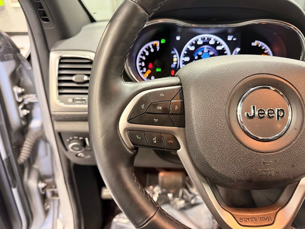 Used 2018 Jeep Grand Cherokee Altitude AWD/4WD image 13