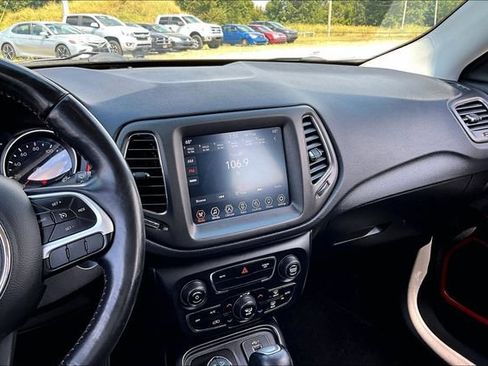 Used 2019 Jeep Compass Trailhawk w/ Leather Interior Group AWD/4WD image 9