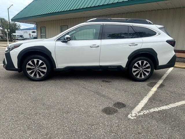 Used 2023 Subaru Outback Touring AWD/4WD image 3