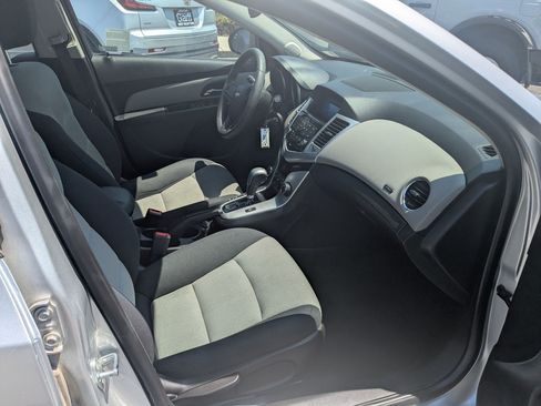 Used 2016 Chevrolet Cruze LS FWD image 30