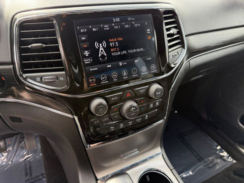 Used 2021 Jeep Grand Cherokee Limited image 16